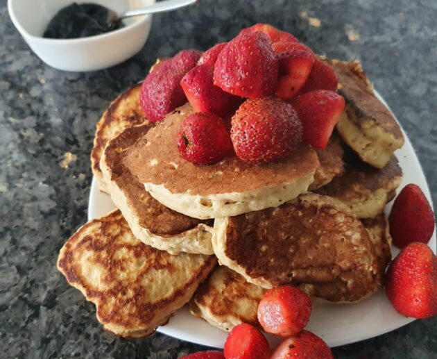 Banana Pancakes -Healthy Quick Pancakes MomMadeMoments