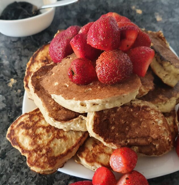 Banana Pancakes -Healthy Quick Pancakes MomMadeMoments