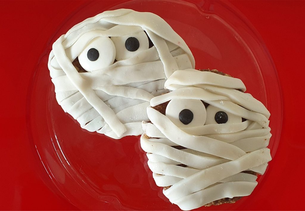 scary mummy cookies healthy no-bake halloween treats