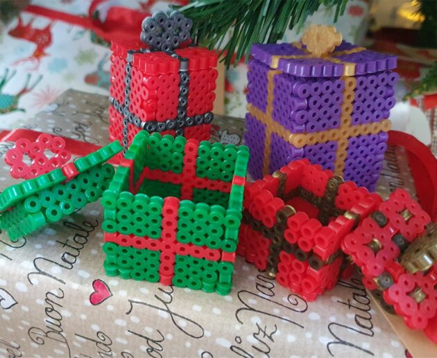 Perler Beads Present with removable lid Christmas decor diy Hama Perler MomMadeMoments