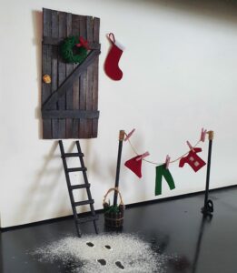 Magic elf door nissedør -fun for kids in december christmas elf clothes