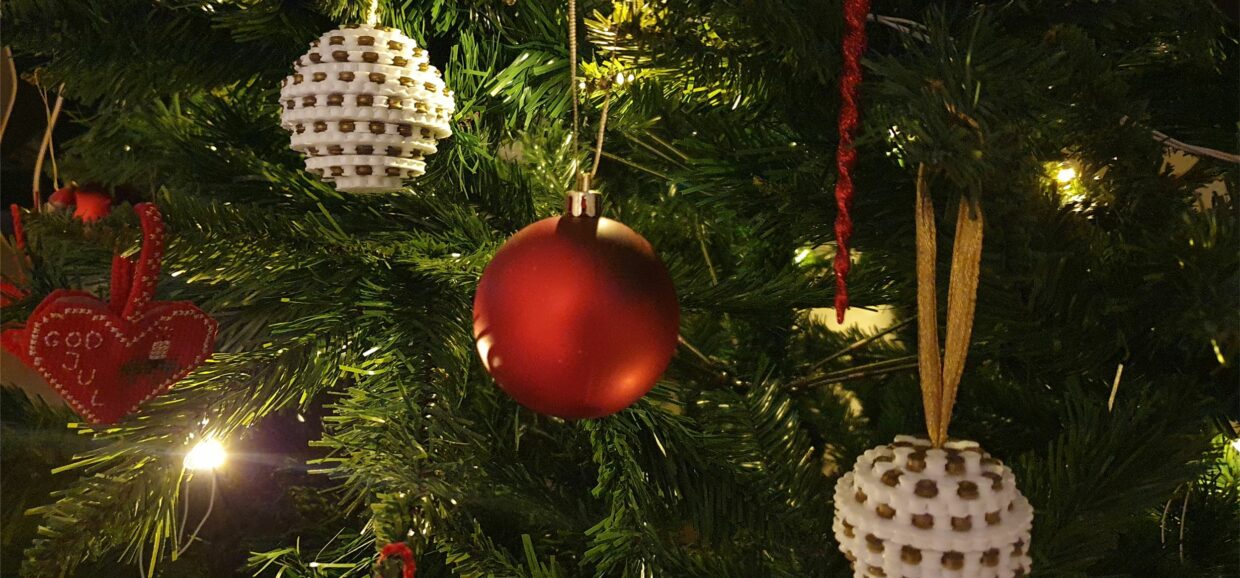 Hama Beads Christmas Baubles Perle julekugler Christmas diy MomMadeMoments